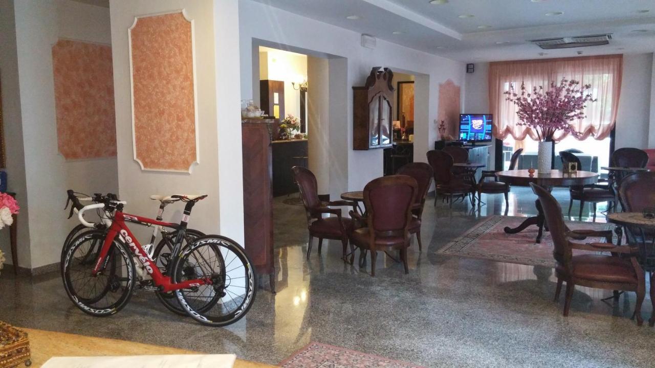 Hotel Memory Ріміні Екстер'єр фото