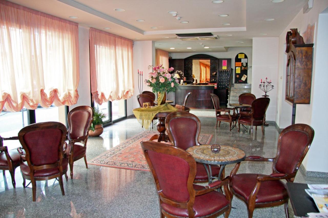 Hotel Memory Ріміні Екстер'єр фото