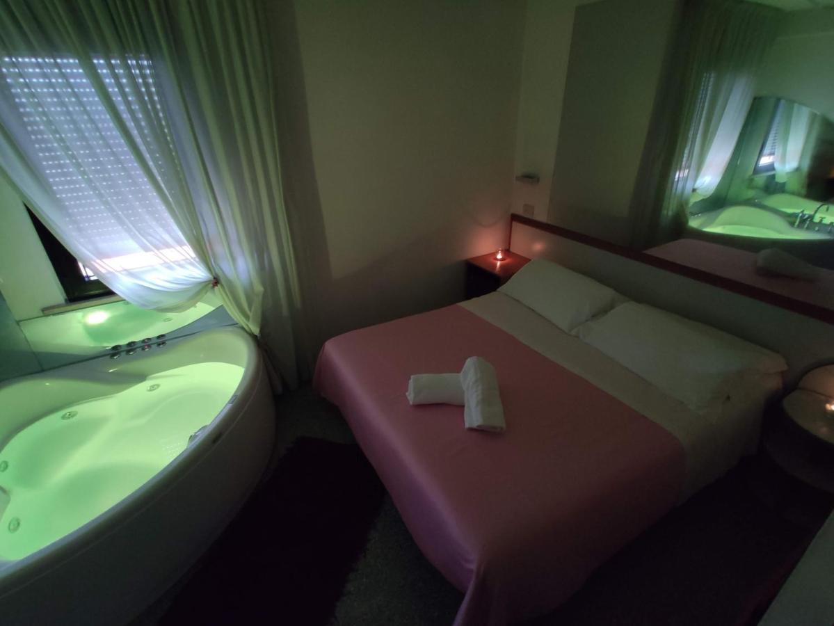 Hotel Memory Ріміні Екстер'єр фото