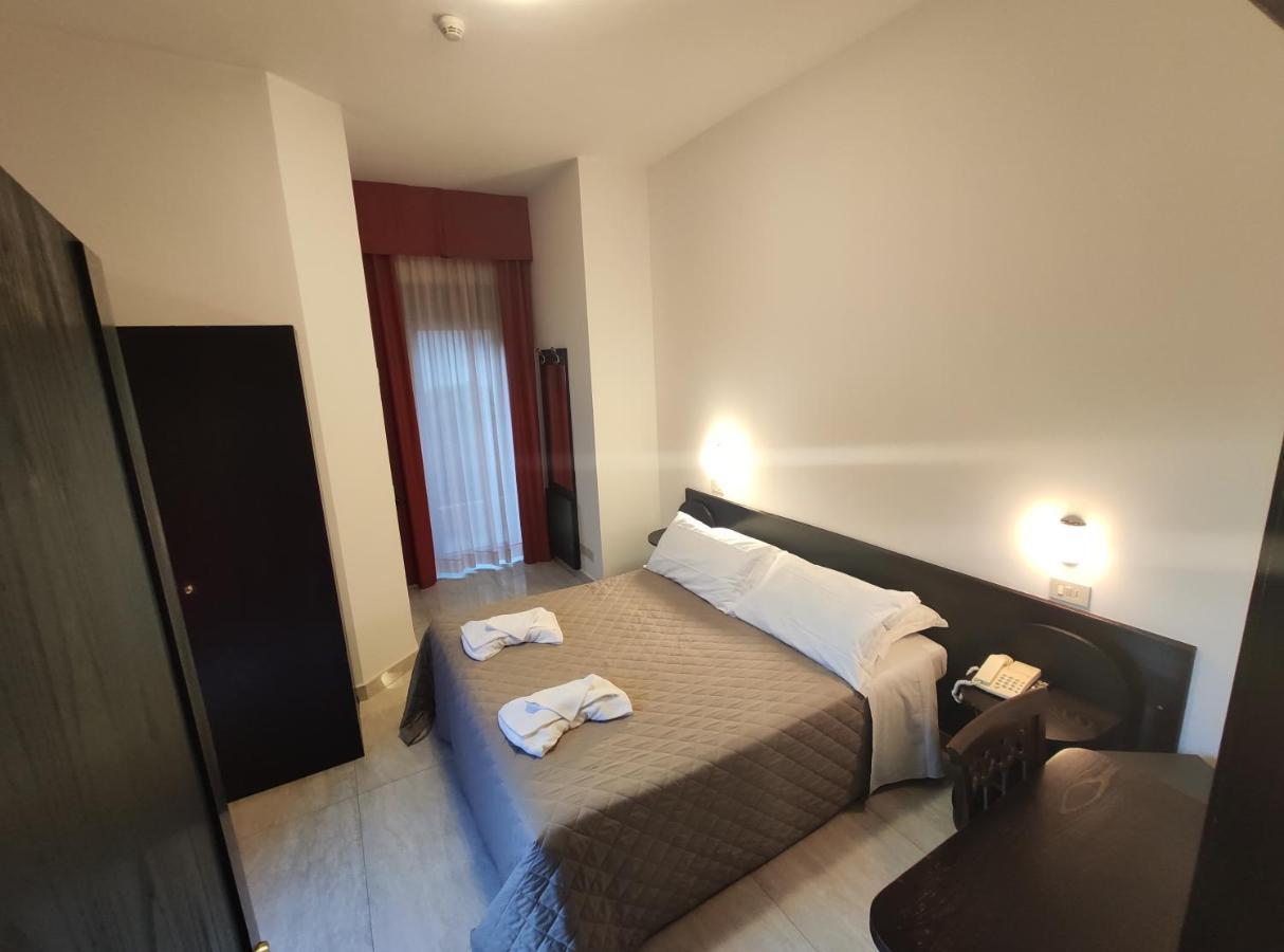 Hotel Memory Ріміні Екстер'єр фото