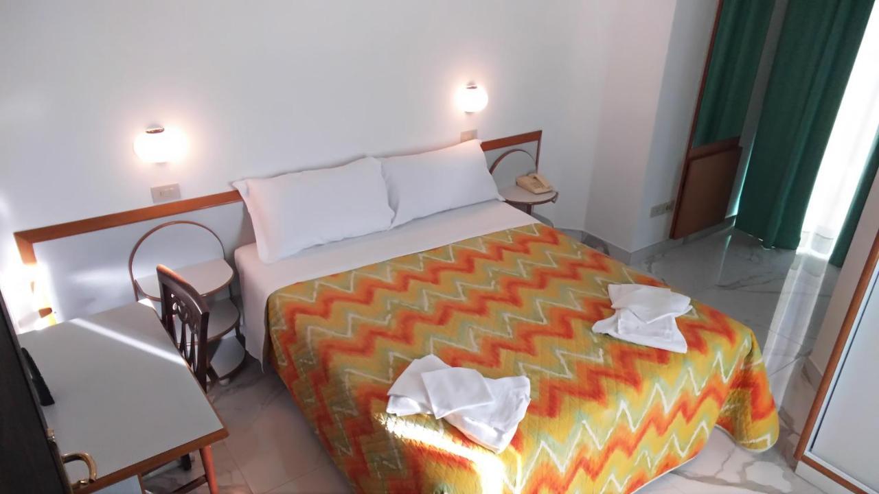 Hotel Memory Ріміні Екстер'єр фото