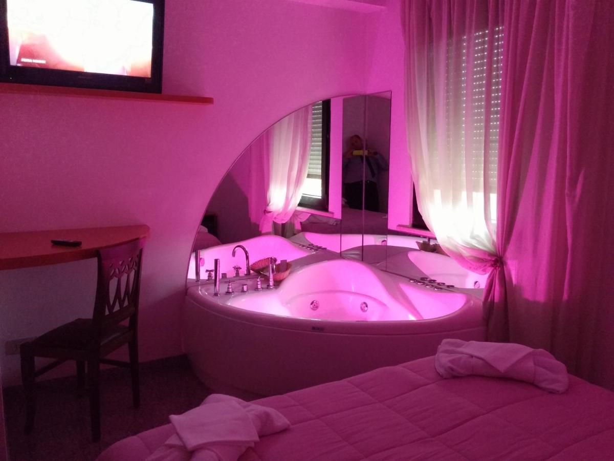 Hotel Memory Ріміні Екстер'єр фото