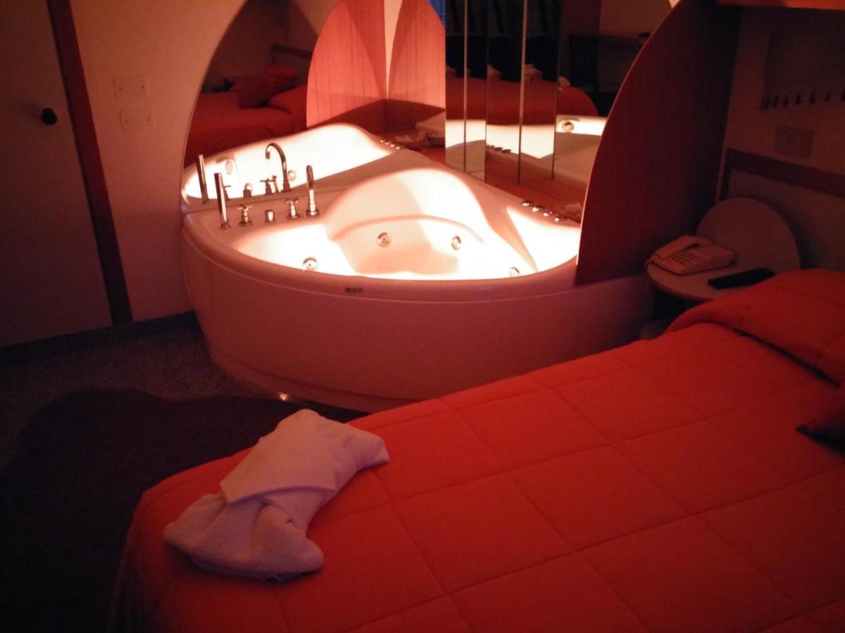 Hotel Memory Ріміні Екстер'єр фото
